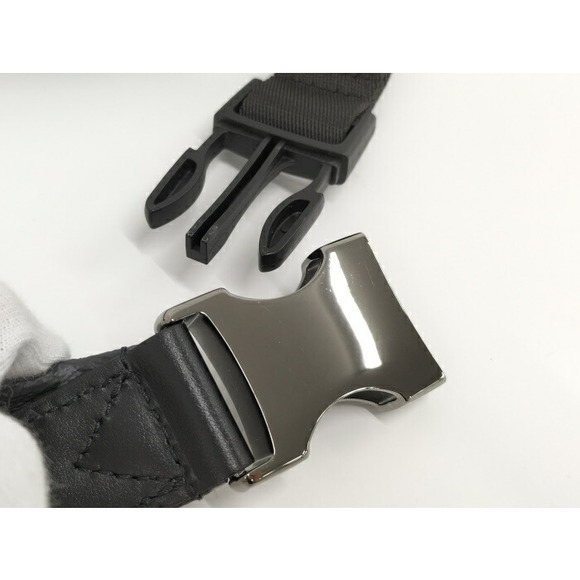 Louis Vuitton Discovery Monogram Eclipse Body Bag - Picture 6 of 9